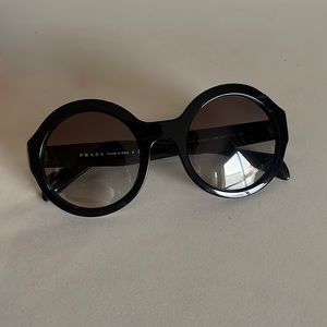 Prada sunglasses. 100% authentic
